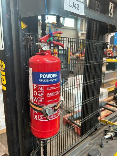 Yale Gerbeur accompagnant avec pesage Ravas - Stacker: foto 3 Yale Gerbeur accompagnant avec pesage Ravas - Stacker: foto 3