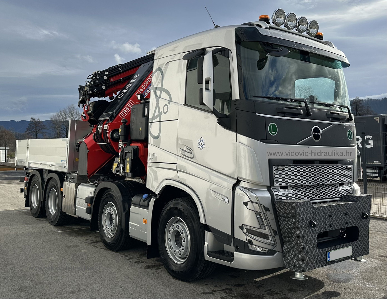 VOLVO Hiab Palfinger Fassi F1450 - Caminhão grua: foto 1 VOLVO Hiab Palfinger Fassi F1450 - Caminhão grua: foto 1
