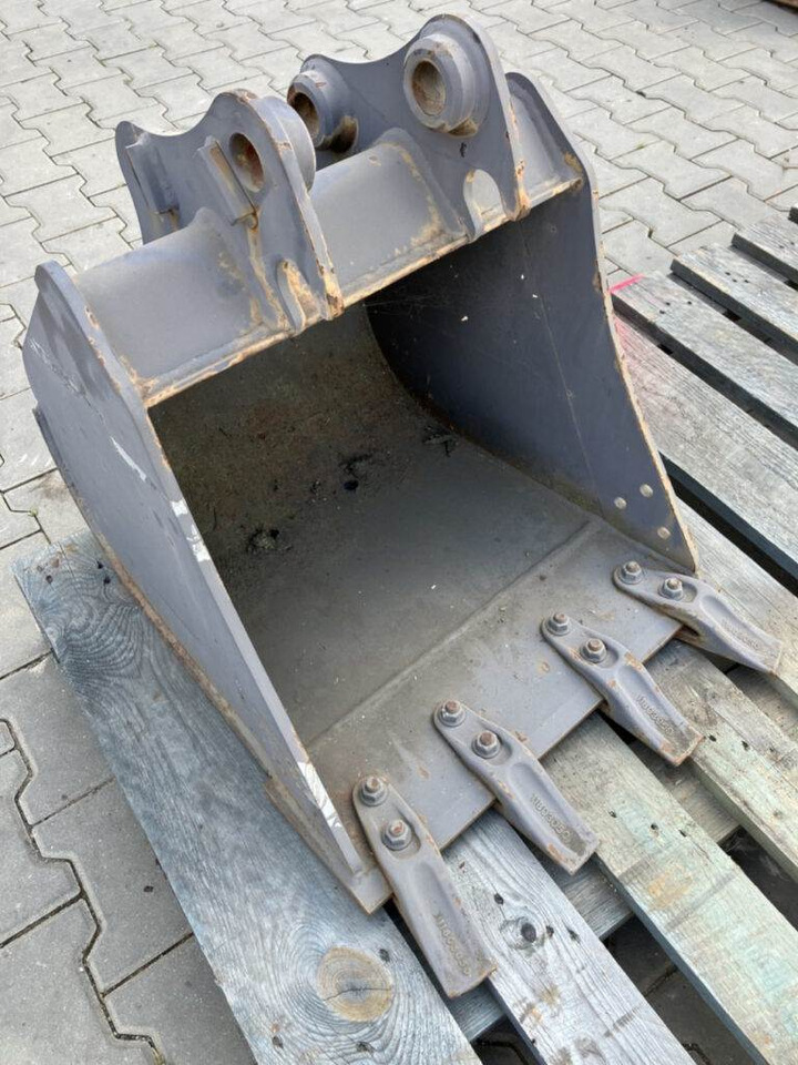 Volvo Tieflöffel mit Zähnen - Festanbau - Retroescavadeira: foto 1 Volvo Tieflöffel mit Zähnen - Festanbau - Retroescavadeira: foto 1