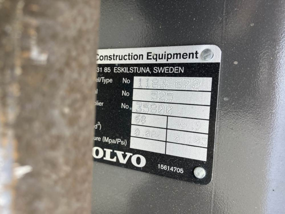 Volvo Tieflöffel mit Zähnen - Festanbau - Retroescavadeira: foto 3 Volvo Tieflöffel mit Zähnen - Festanbau - Retroescavadeira: foto 3