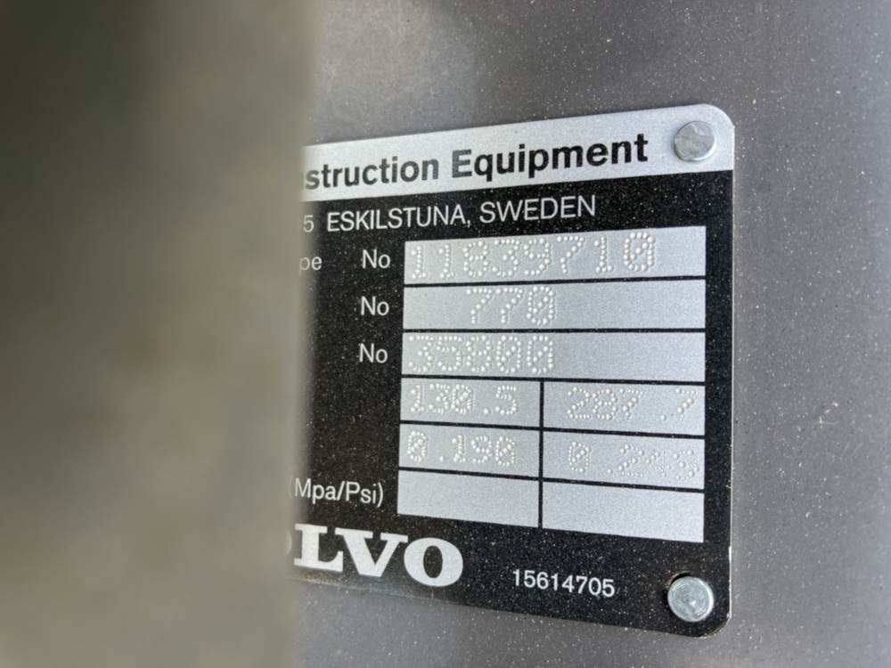 Volvo Tieflöffel mit Zähnen - Festanbau - Retroescavadeira: foto 4 Volvo Tieflöffel mit Zähnen - Festanbau - Retroescavadeira: foto 4