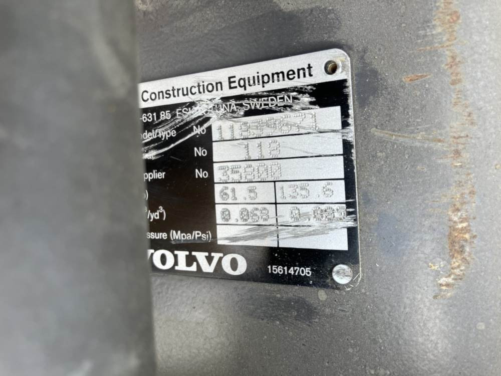Volvo Tieflöffel mit Zähnen - Festanbau - Retroescavadeira: foto 3 Volvo Tieflöffel mit Zähnen - Festanbau - Retroescavadeira: foto 3