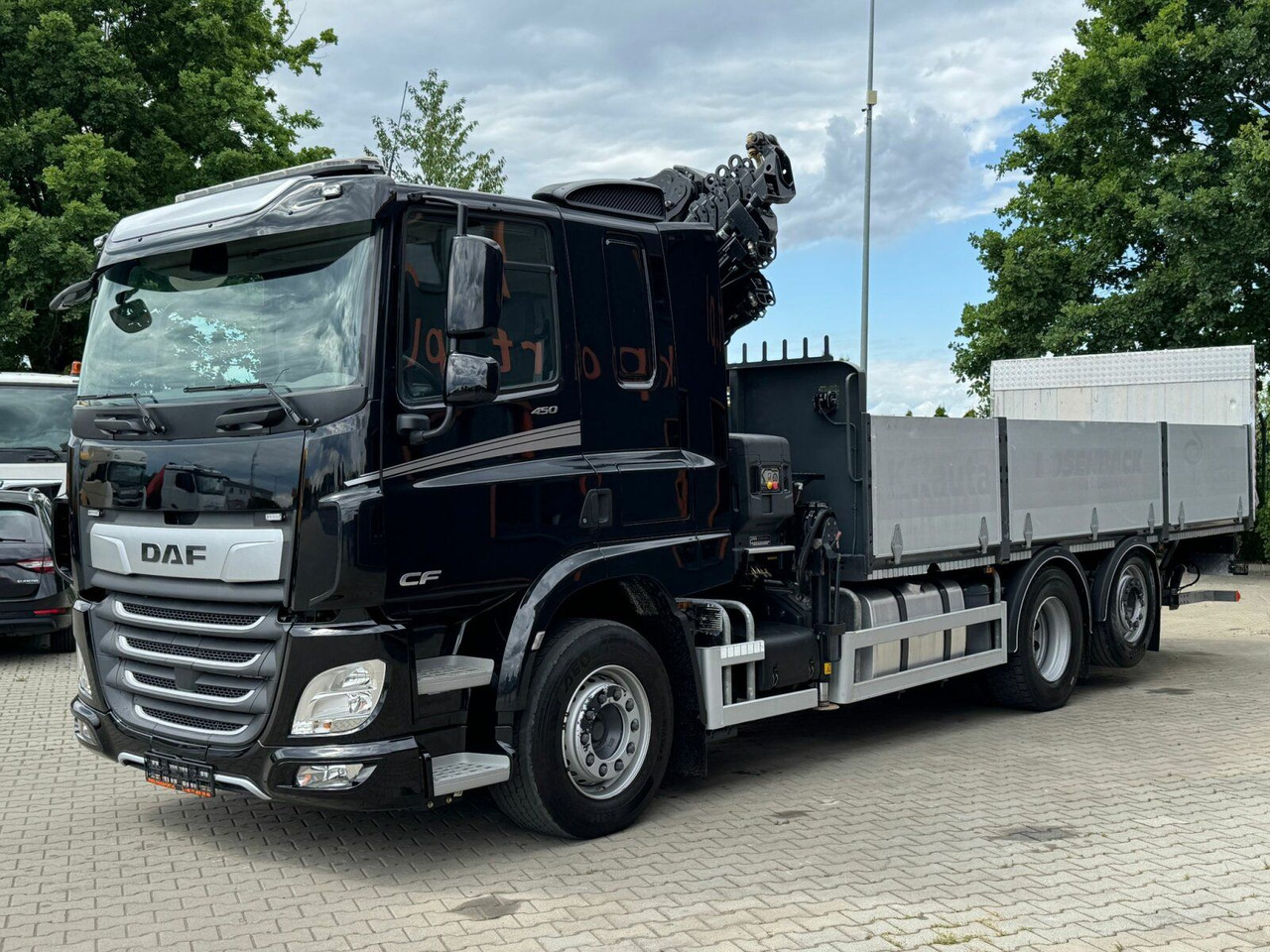 DAF CF 450 FAN 6x2 Pritsche mit Kran HIAB 188 E-6 - Camião de caixa aberta/ Plataforma, Caminhão grua: foto 2 DAF CF 450 FAN 6x2 Pritsche mit Kran HIAB 188 E-6 - Camião de caixa aberta/ Plataforma, Caminhão grua: foto 2