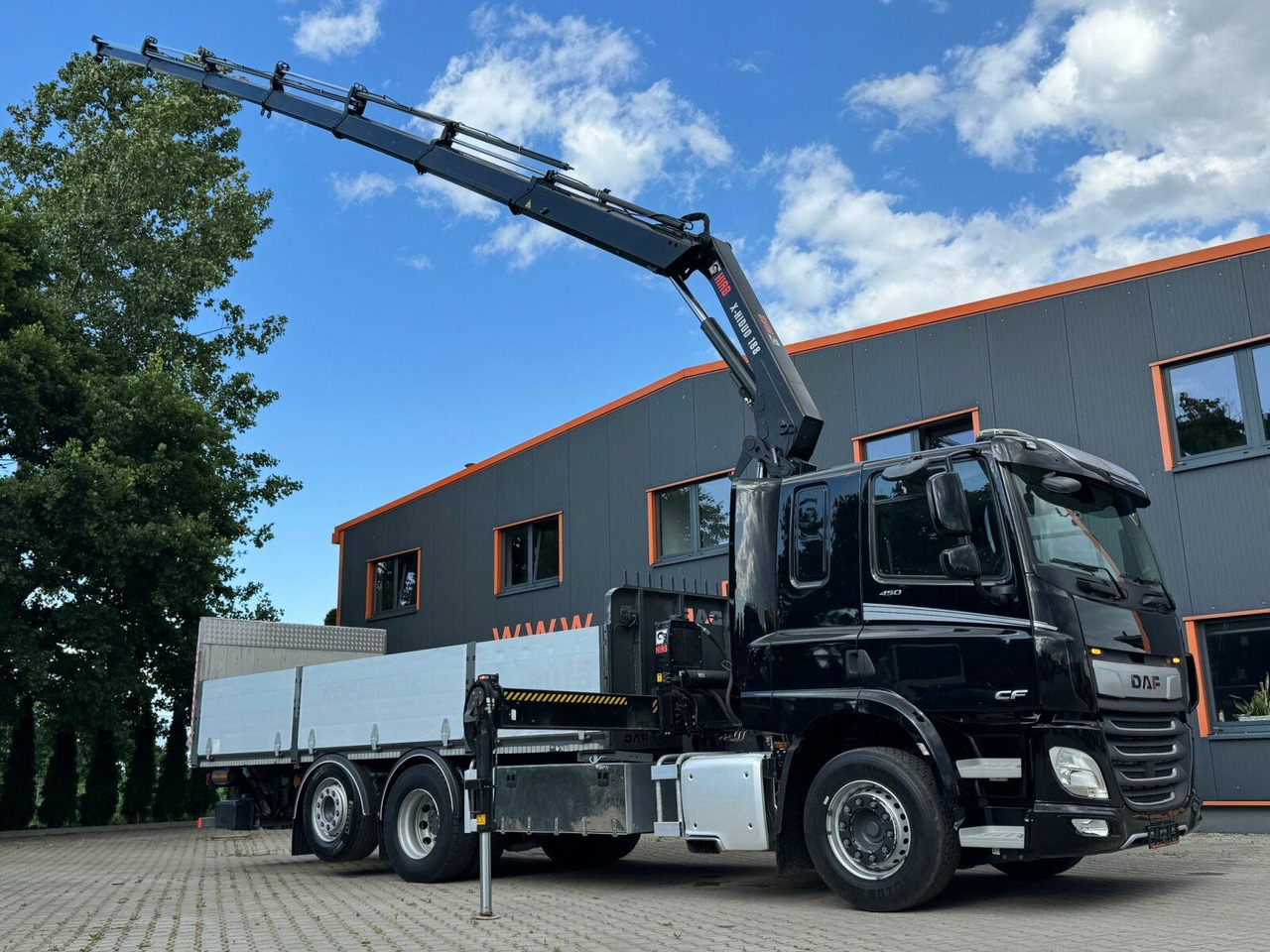 DAF CF 450 FAN 6x2 Pritsche mit Kran HIAB 188 E-6 - Camião de caixa aberta/ Plataforma, Caminhão grua: foto 1 DAF CF 450 FAN 6x2 Pritsche mit Kran HIAB 188 E-6 - Camião de caixa aberta/ Plataforma, Caminhão grua: foto 1