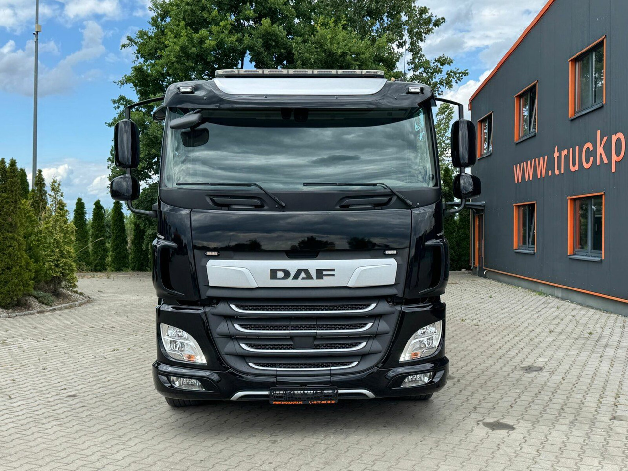 DAF CF 450 FAN 6x2 Pritsche mit Kran HIAB 188 E-6 - Camião de caixa aberta/ Plataforma, Caminhão grua: foto 3 DAF CF 450 FAN 6x2 Pritsche mit Kran HIAB 188 E-6 - Camião de caixa aberta/ Plataforma, Caminhão grua: foto 3
