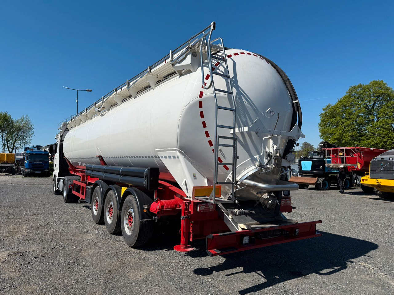 Feldbinder KIP 60.3 Silo 60.000 L 3 Achse ADR - Semirreboque silo: foto 5 Feldbinder KIP 60.3 Silo 60.000 L 3 Achse ADR - Semirreboque silo: foto 5