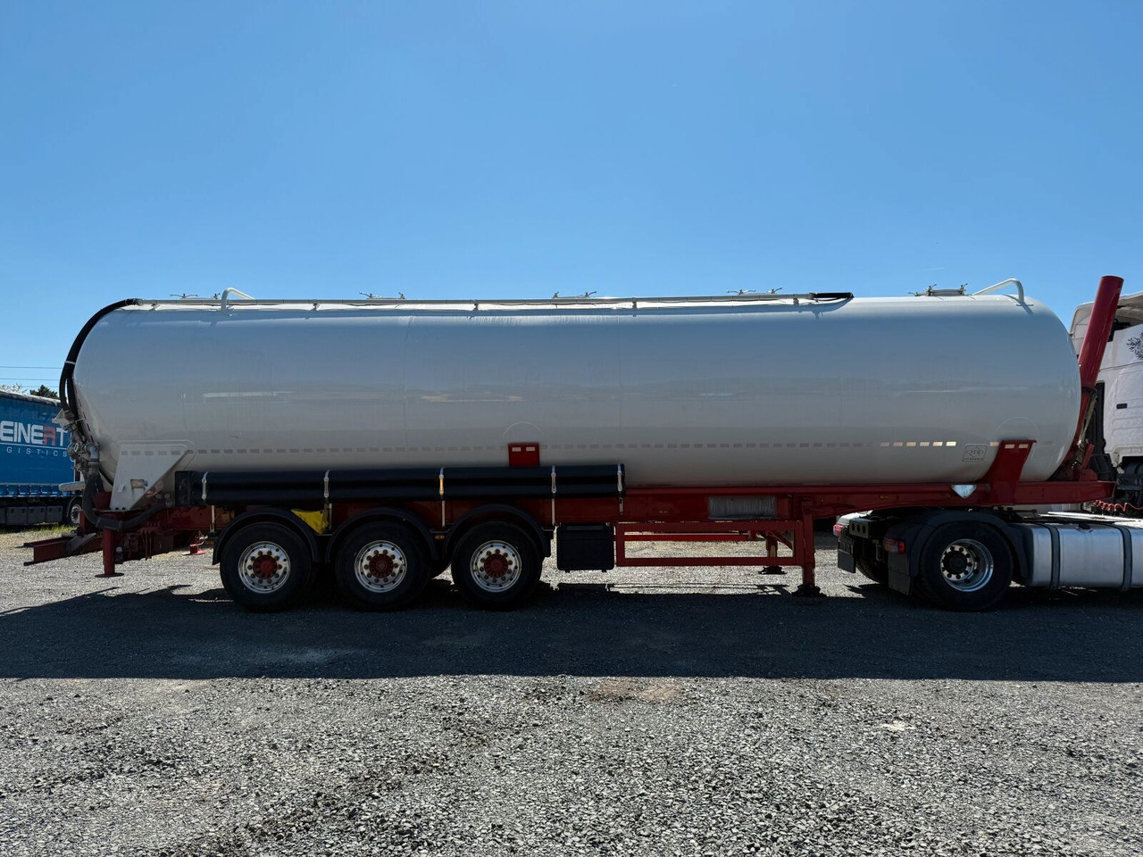 Feldbinder KIP 60.3 Silo 60.000 L 3 Achse ADR - Semirreboque silo: foto 2 Feldbinder KIP 60.3 Silo 60.000 L 3 Achse ADR - Semirreboque silo: foto 2
