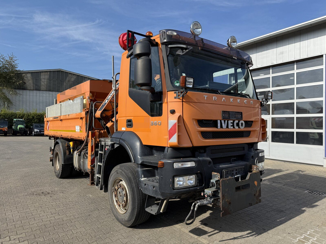 Iveco TRAKKER Kipper Kran TEREX 85.2 Salzstreuer - Caminhão basculante, Caminhão grua: foto 1 Iveco TRAKKER Kipper Kran TEREX 85.2 Salzstreuer - Caminhão basculante, Caminhão grua: foto 1