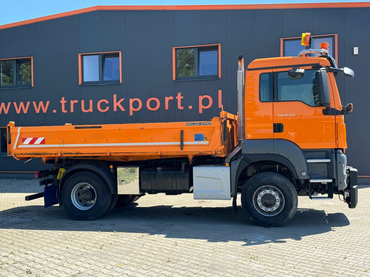 MAN TGS 18.320 4x4 BL Euro 6 Kipper + Winterdienst - Caminhão basculante: foto 4 MAN TGS 18.320 4x4 BL Euro 6 Kipper + Winterdienst - Caminhão basculante: foto 4