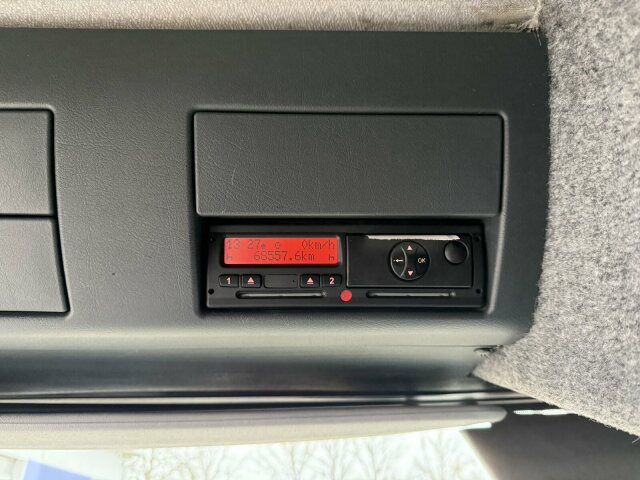 MAN TGS 35.360 8X4 BB Dachdecker Kran bis 52 m - Caminhão grua: foto 3 MAN TGS 35.360 8X4 BB Dachdecker Kran bis 52 m - Caminhão grua: foto 3