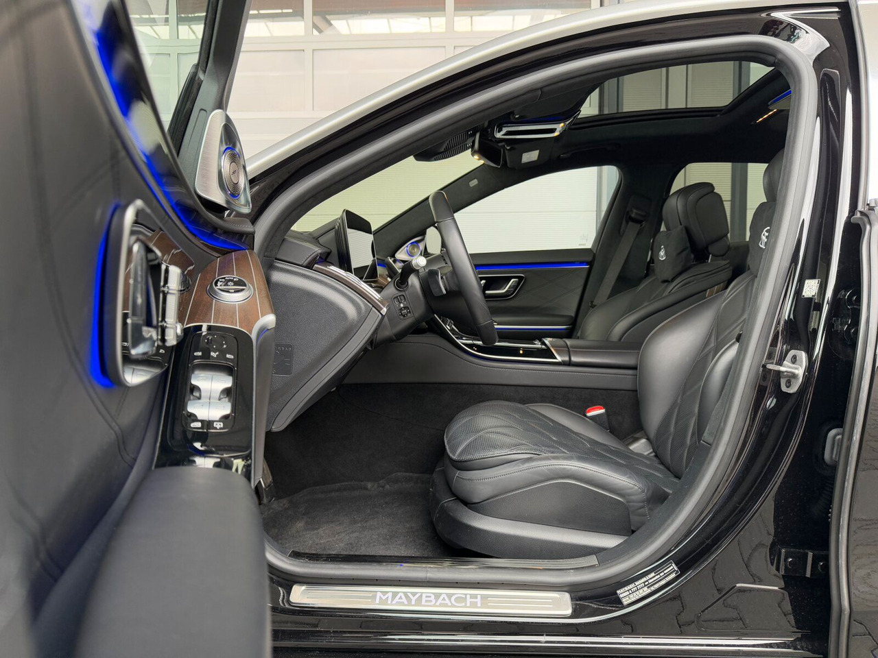 Sedã Maybach Mercedes Benz S680 Maybach V12 High-End -Paket: foto 12