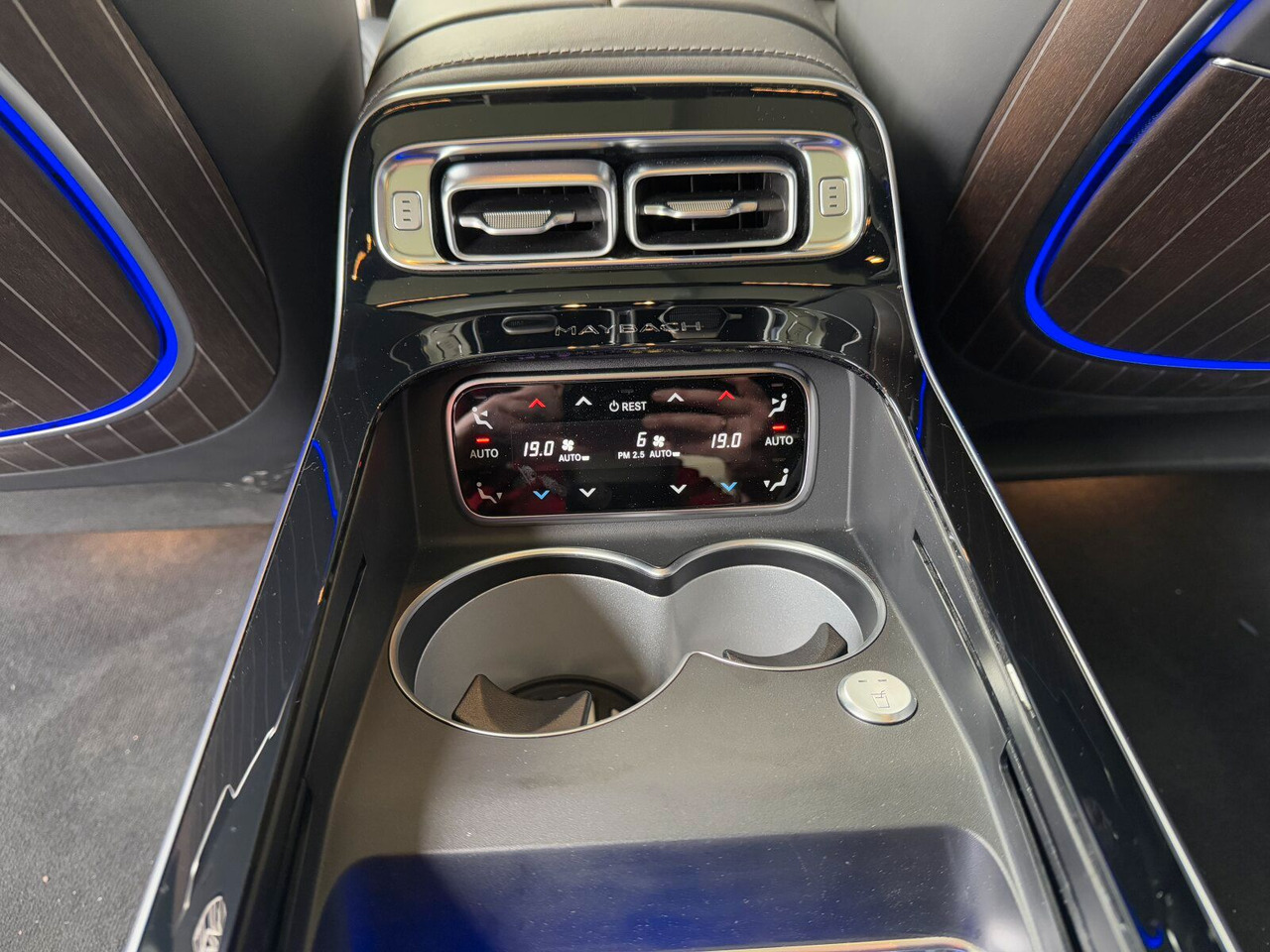 Sedã Maybach Mercedes Benz S680 Maybach V12 High-End -Paket: foto 25