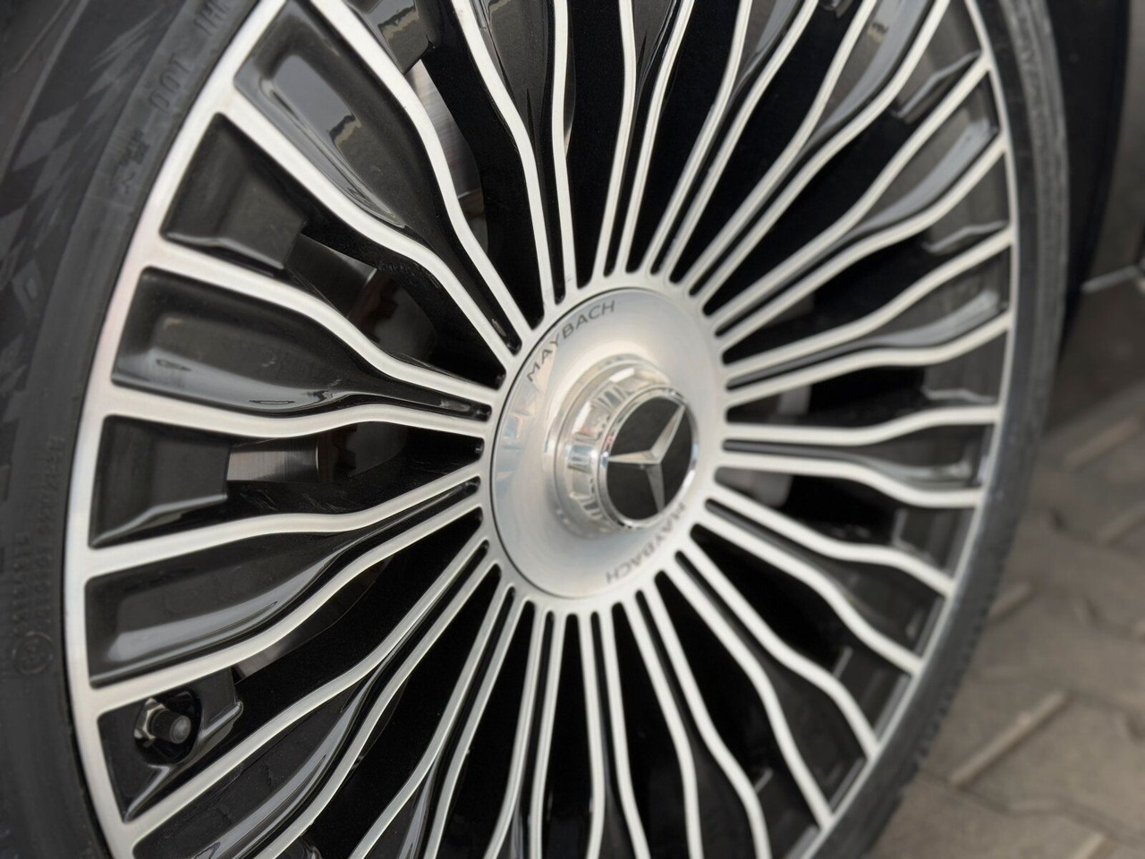 Sedã Maybach Mercedes Benz S680 Maybach V12 High-End -Paket: foto 10