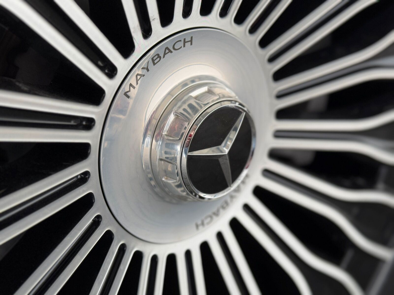 Sedã Maybach Mercedes Benz S680 Maybach V12 High-End -Paket: foto 11