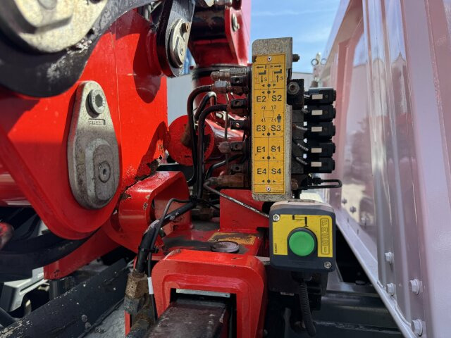 Mercedes-Benz AROCS 1832 4x2 Euro 6 Kipper Kran FASSI F120FB - Caminhão basculante, Caminhão grua: foto 4 Mercedes-Benz AROCS 1832 4x2 Euro 6 Kipper Kran FASSI F120FB - Caminhão basculante, Caminhão grua: foto 4