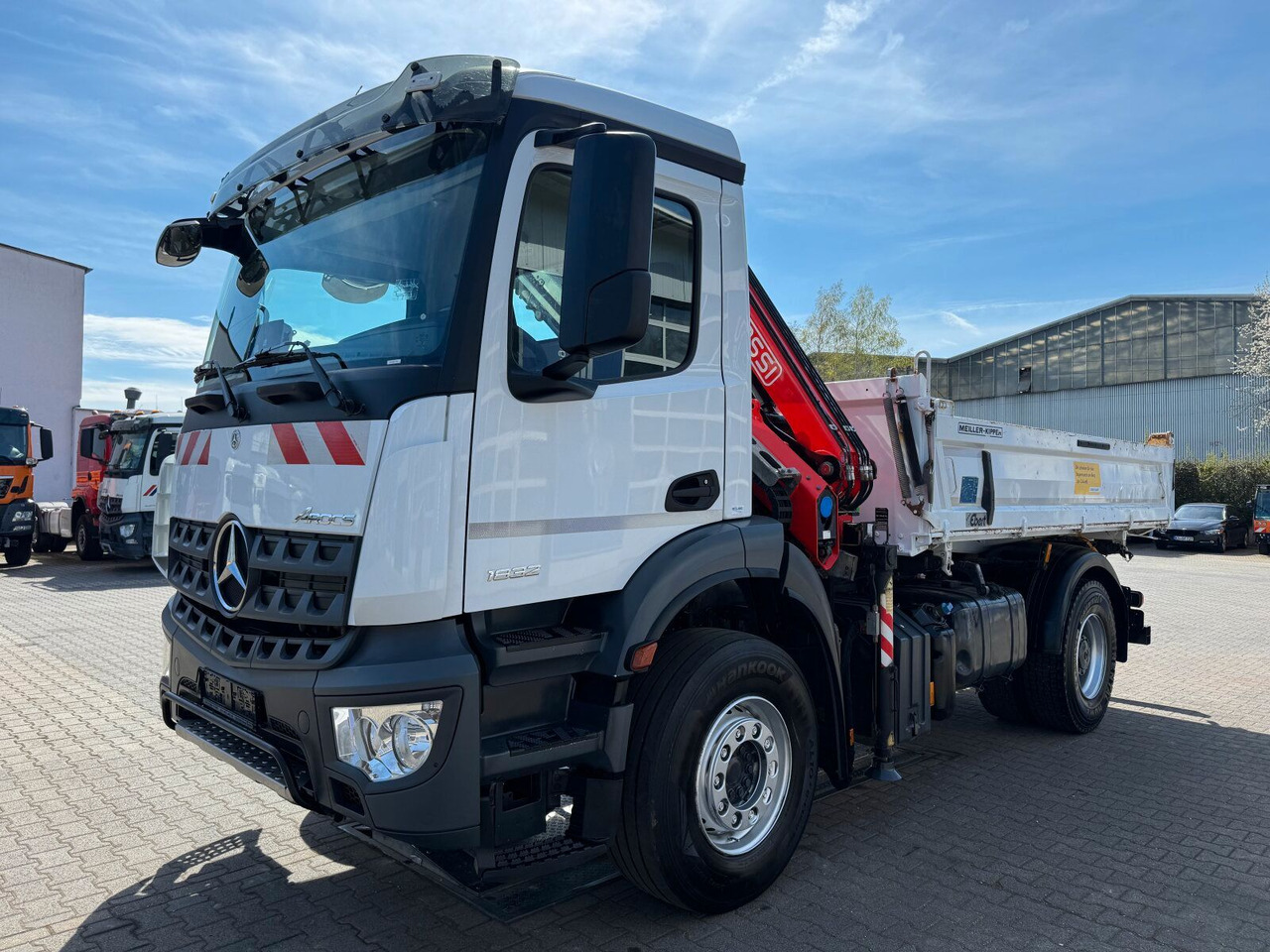 Mercedes-Benz AROCS 1832 4x2 Euro 6 Kipper Kran FASSI F120FB - Caminhão basculante, Caminhão grua: foto 2 Mercedes-Benz AROCS 1832 4x2 Euro 6 Kipper Kran FASSI F120FB - Caminhão basculante, Caminhão grua: foto 2
