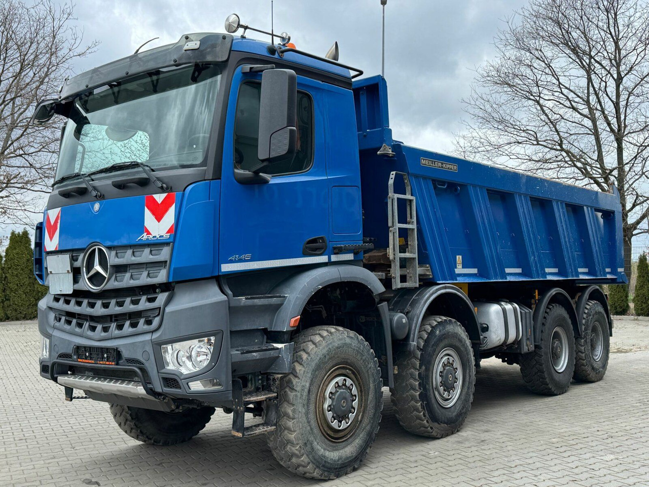 Mercedes-Benz AROCS 4145 8x8 EURO6 Muldenkipper TOP! - Caminhão basculante: foto 2 Mercedes-Benz AROCS 4145 8x8 EURO6 Muldenkipper TOP! - Caminhão basculante: foto 2