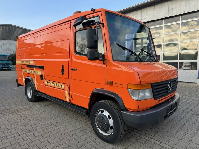 Mercedes-Benz Vario 818D Kanalreiniger Rockstroh Drain Jet 100 - Caminhão limpa fossa: foto 1 Mercedes-Benz Vario 818D Kanalreiniger Rockstroh Drain Jet 100 - Caminhão limpa fossa: foto 1
