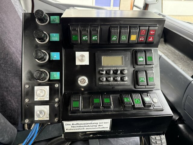 Mitsubishi Canter FUSO Kehrmaschine BROCK SL140 4 m³ - Varredora urbana: foto 5 Mitsubishi Canter FUSO Kehrmaschine BROCK SL140 4 m³ - Varredora urbana: foto 5