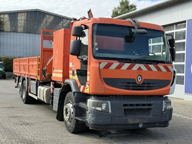 Renault Premium Lander Pritsche mit Kran FASSI - Caminhão grua, Camião de caixa aberta/ Plataforma: foto 1 Renault Premium Lander Pritsche mit Kran FASSI - Caminhão grua, Camião de caixa aberta/ Plataforma: foto 1