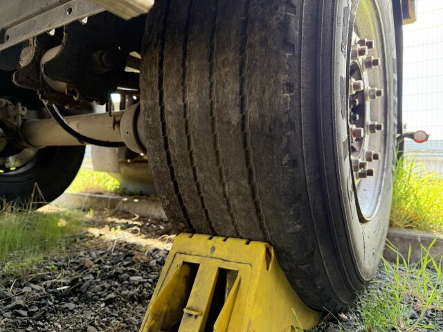 Schmitz Cargobull Gotha AFG 18 BS Baustoffanhänger 2 Achse - Reboque plataforma/ Caixa aberta: foto 3 Schmitz Cargobull Gotha AFG 18 BS Baustoffanhänger 2 Achse - Reboque plataforma/ Caixa aberta: foto 3