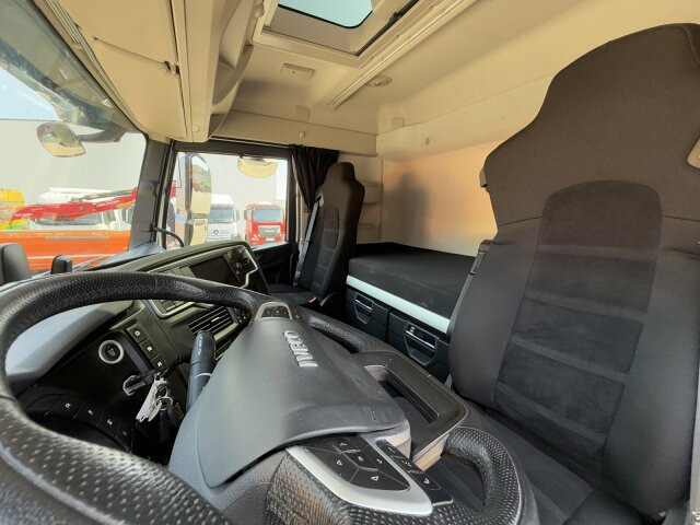 Iveco S-WAY 4x4H Zugmaschine Euro 6 *Kippauflieger - Tractor: foto 5 Iveco S-WAY 4x4H Zugmaschine Euro 6 *Kippauflieger - Tractor: foto 5