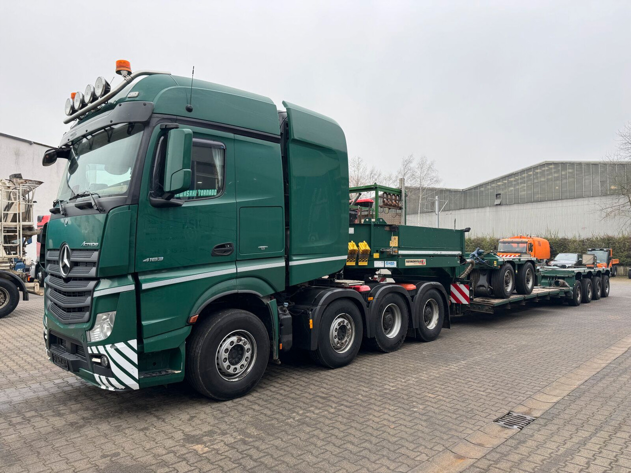 Mercedes-Benz ACTROS 4163 8x4 Schwerlast +Tieflader 4+2 *83 T - Tractor: foto 2 Mercedes-Benz ACTROS 4163 8x4 Schwerlast +Tieflader 4+2 *83 T - Tractor: foto 2