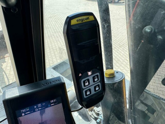 Volvo EWR150E Mobilbagger mit ROTATOR ENCONG EC319 - Escavadeira de rodas: foto 4 Volvo EWR150E Mobilbagger mit ROTATOR ENCONG EC319 - Escavadeira de rodas: foto 4