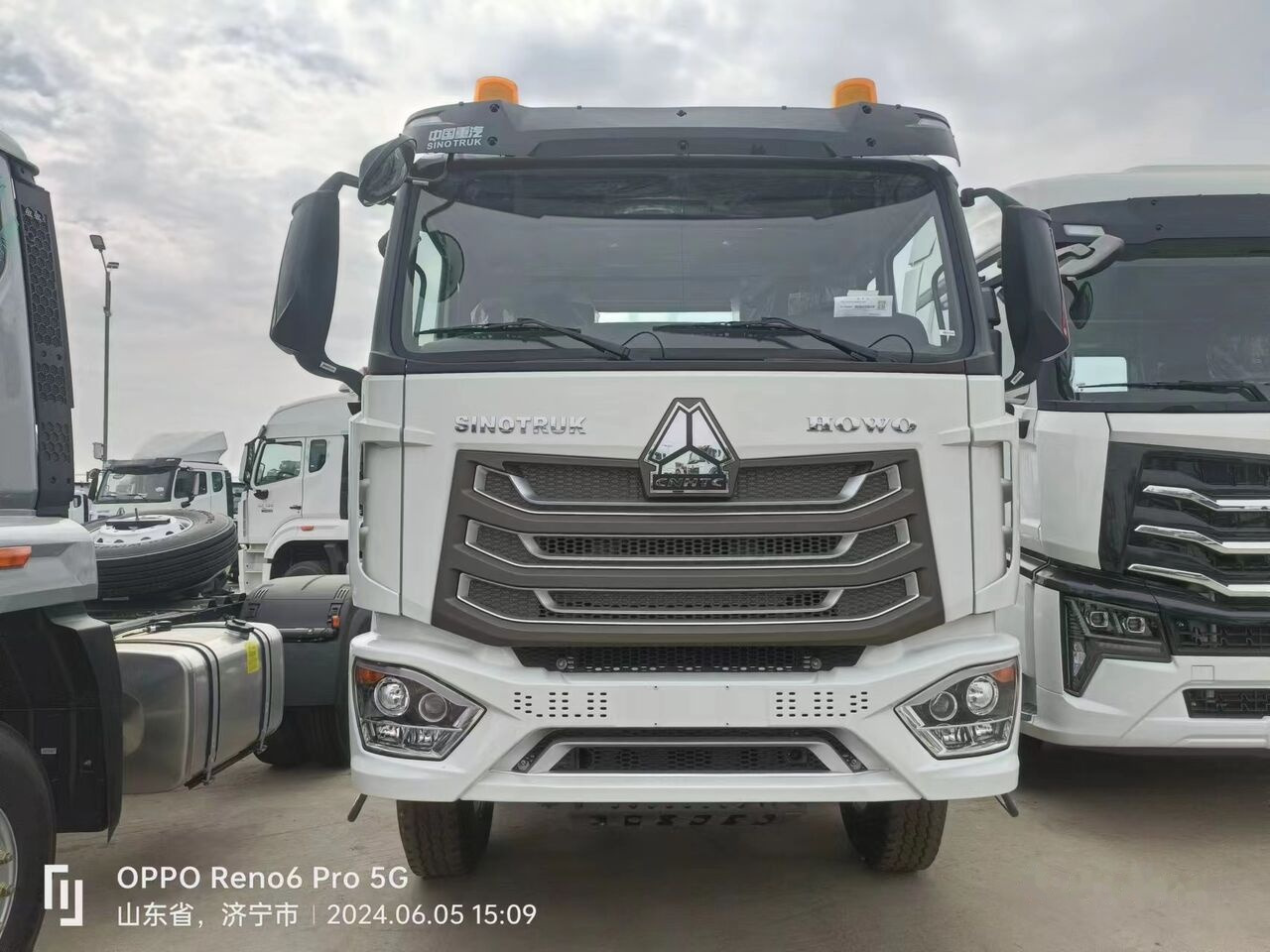 Tractor nuevo Howo 420hp new tractor: foto 1