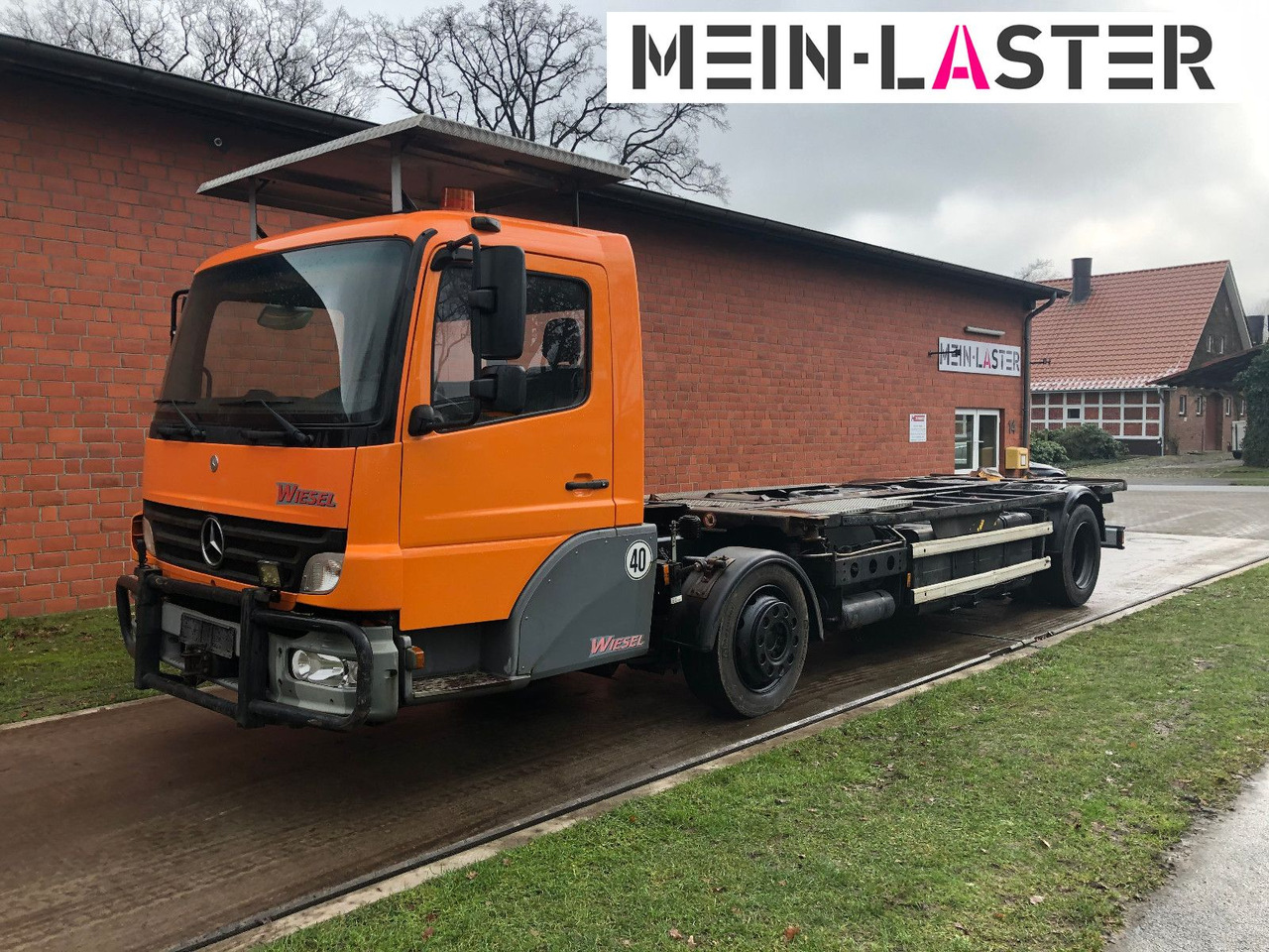 Mercedes-Benz Kamag Wiesel Umsetzter Sattelplatte - Caminhão transportador de contêineres/ Caixa móvel: foto 2 Mercedes-Benz Kamag Wiesel Umsetzter Sattelplatte - Caminhão transportador de contêineres/ Caixa móvel: foto 2