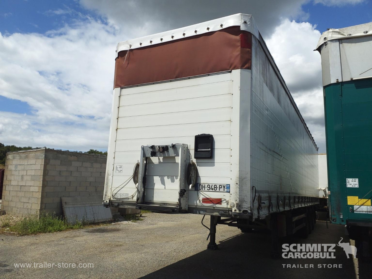 SCHMITZ Curtainsider Standard Taillift - Semi-reboque de lona: foto 3 SCHMITZ Curtainsider Standard Taillift - Semi-reboque de lona: foto 3