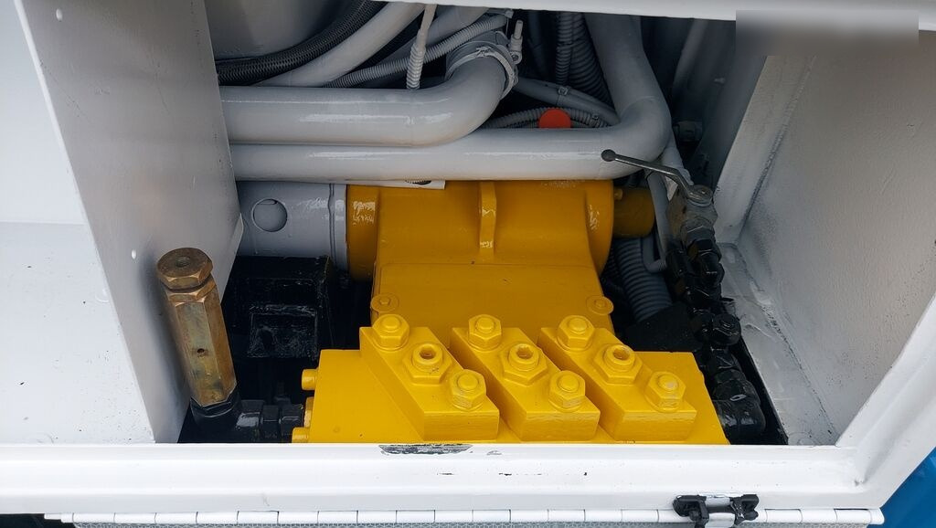 Caminhão limpa fossa Toyota Land Cruiser COMBI HYDRO CLEANER 4x4: foto 17