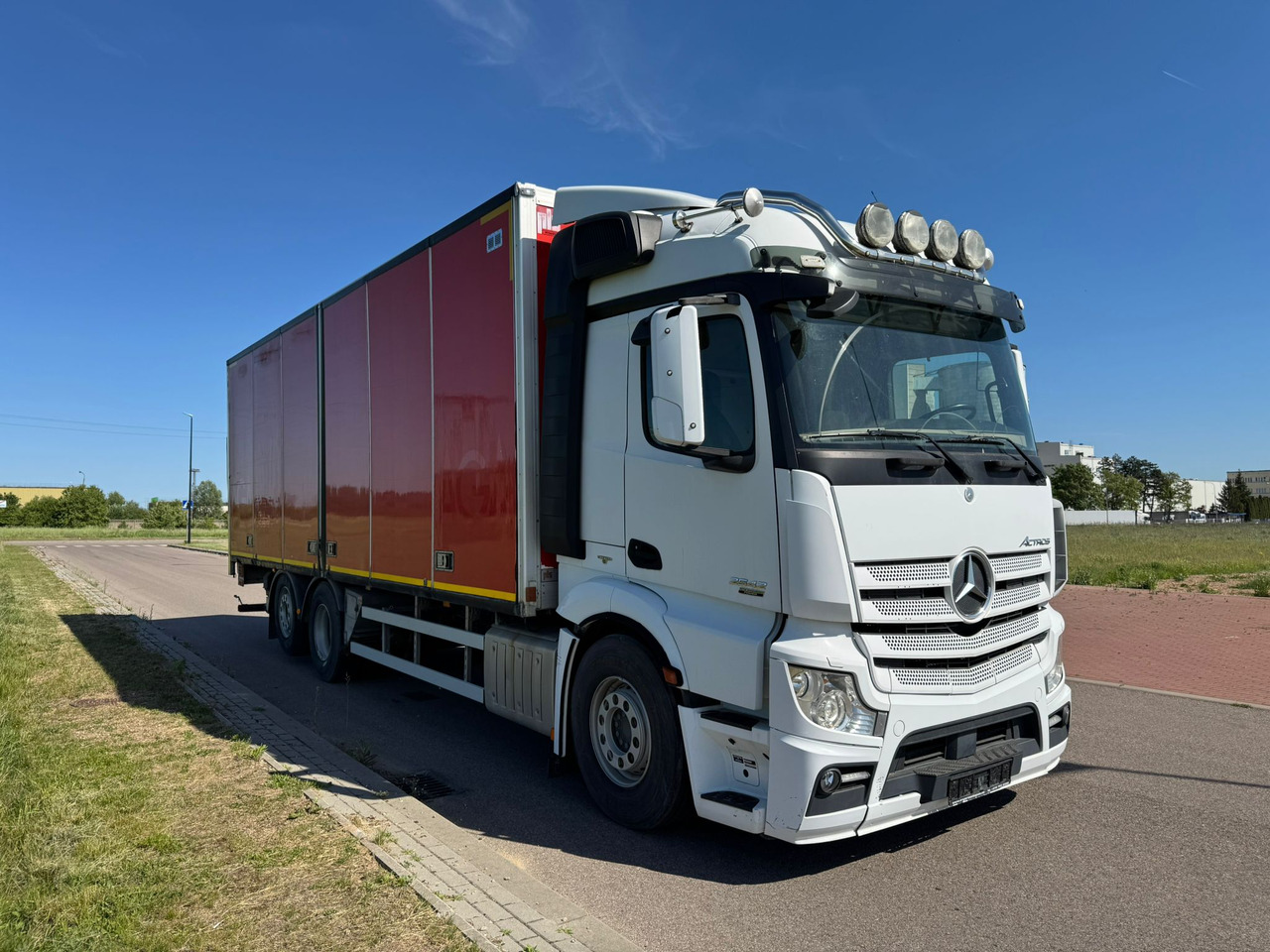 MERCEDES-BENZ ACTROS 2542 - Caminhão furgão: foto 1 MERCEDES-BENZ ACTROS 2542 - Caminhão furgão: foto 1