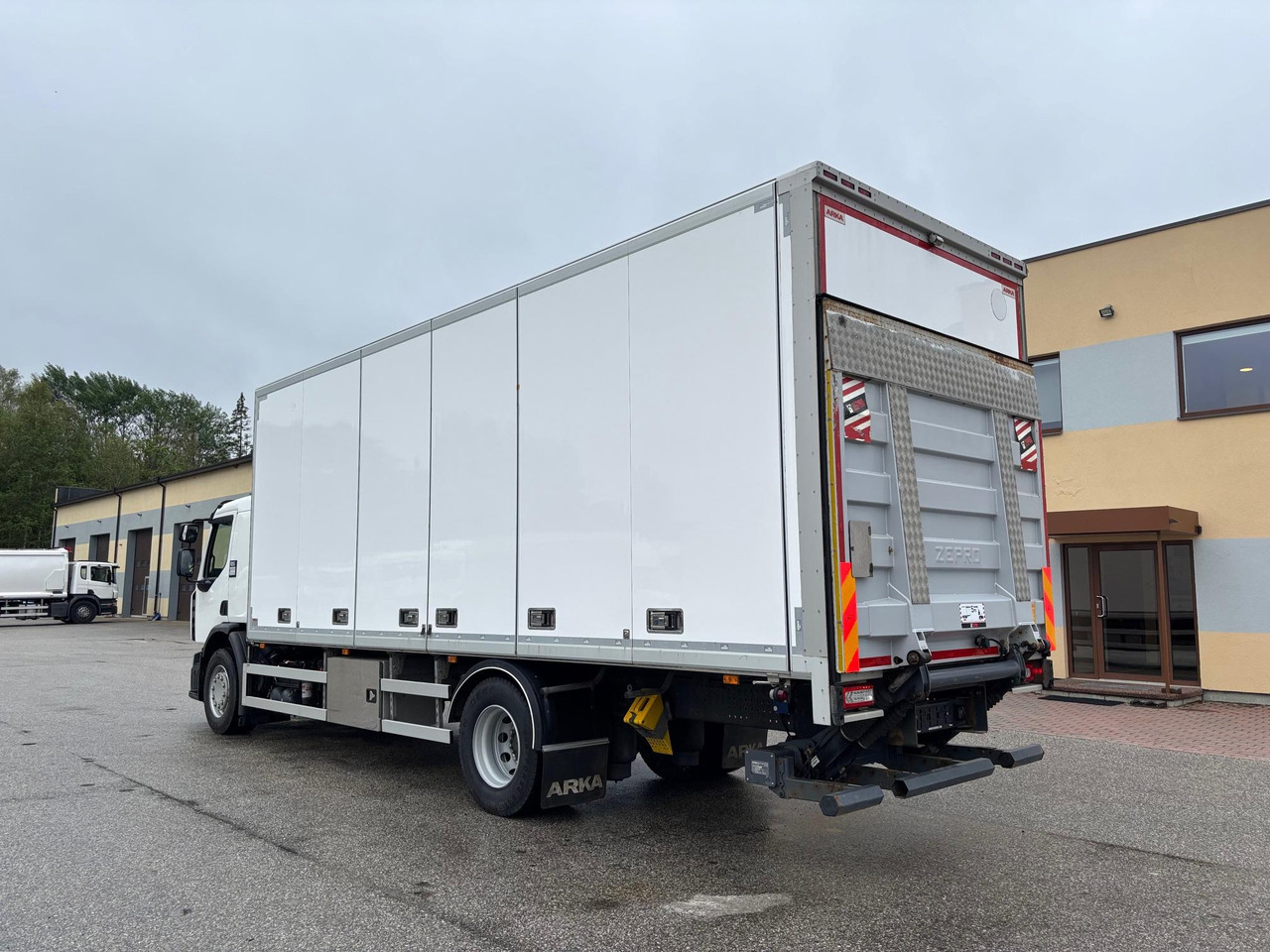 Caminhão furgão RENAULT D WIDE 320: foto 6