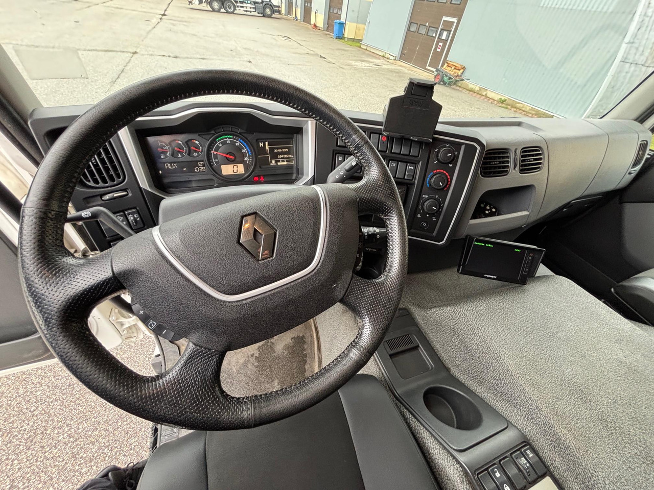 Caminhão furgão RENAULT D WIDE 320: foto 14