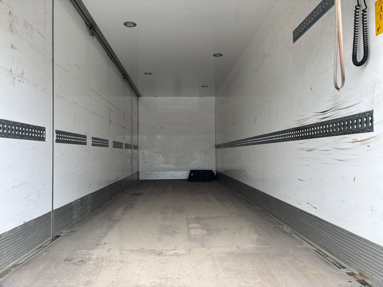 Caminhão furgão RENAULT D WIDE 320: foto 9