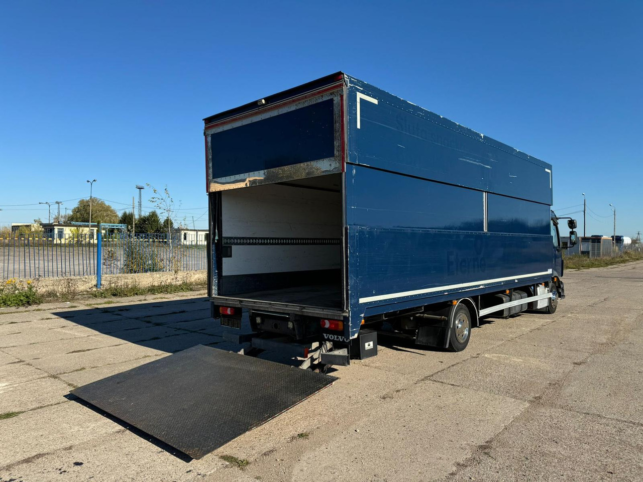 VOLVO FL 240 - Caminhão furgão: foto 3 VOLVO FL 240 - Caminhão furgão: foto 3