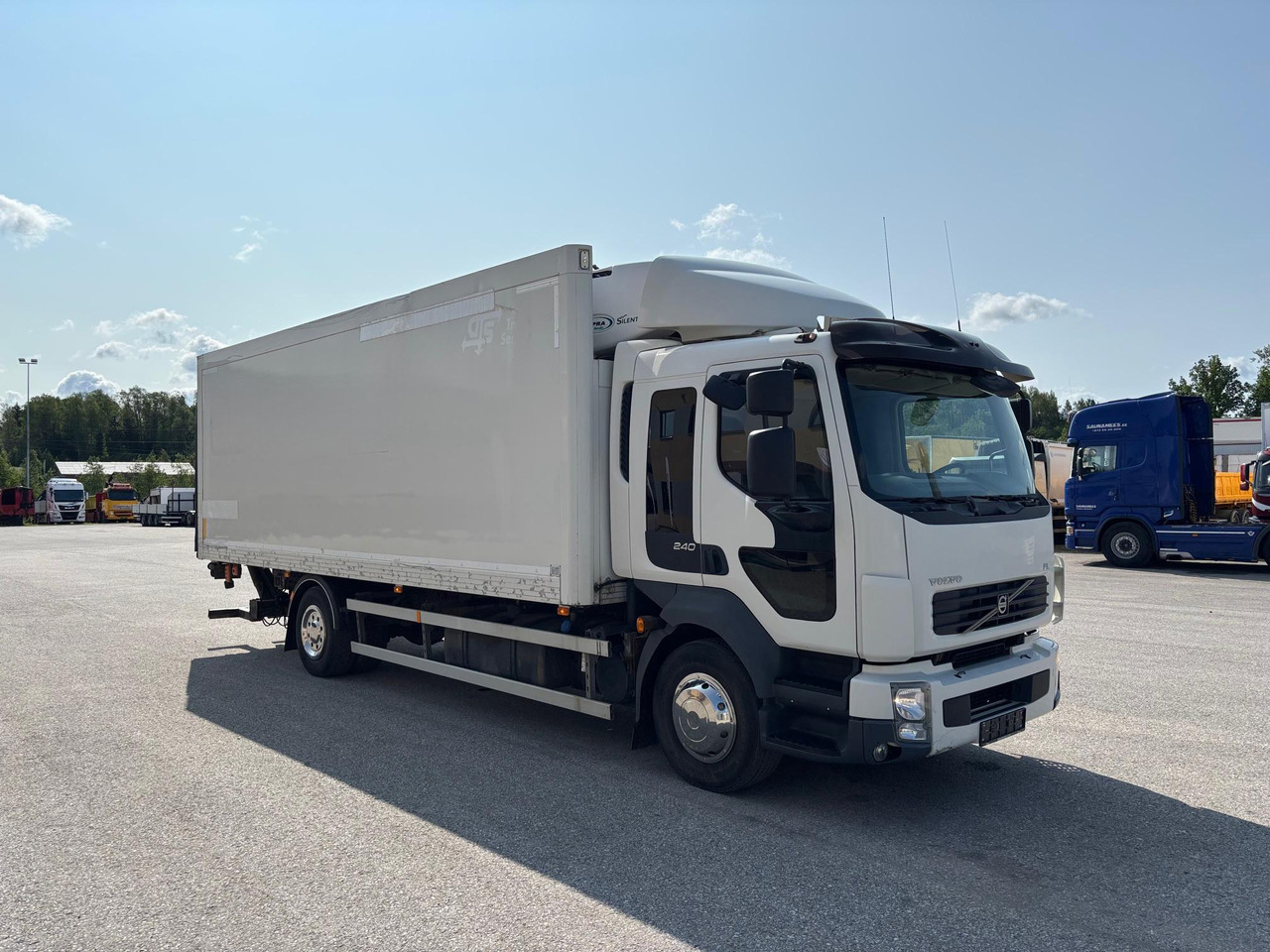 VOLVO FL240 - Caminhão frigorífico: foto 1 VOLVO FL240 - Caminhão frigorífico: foto 1