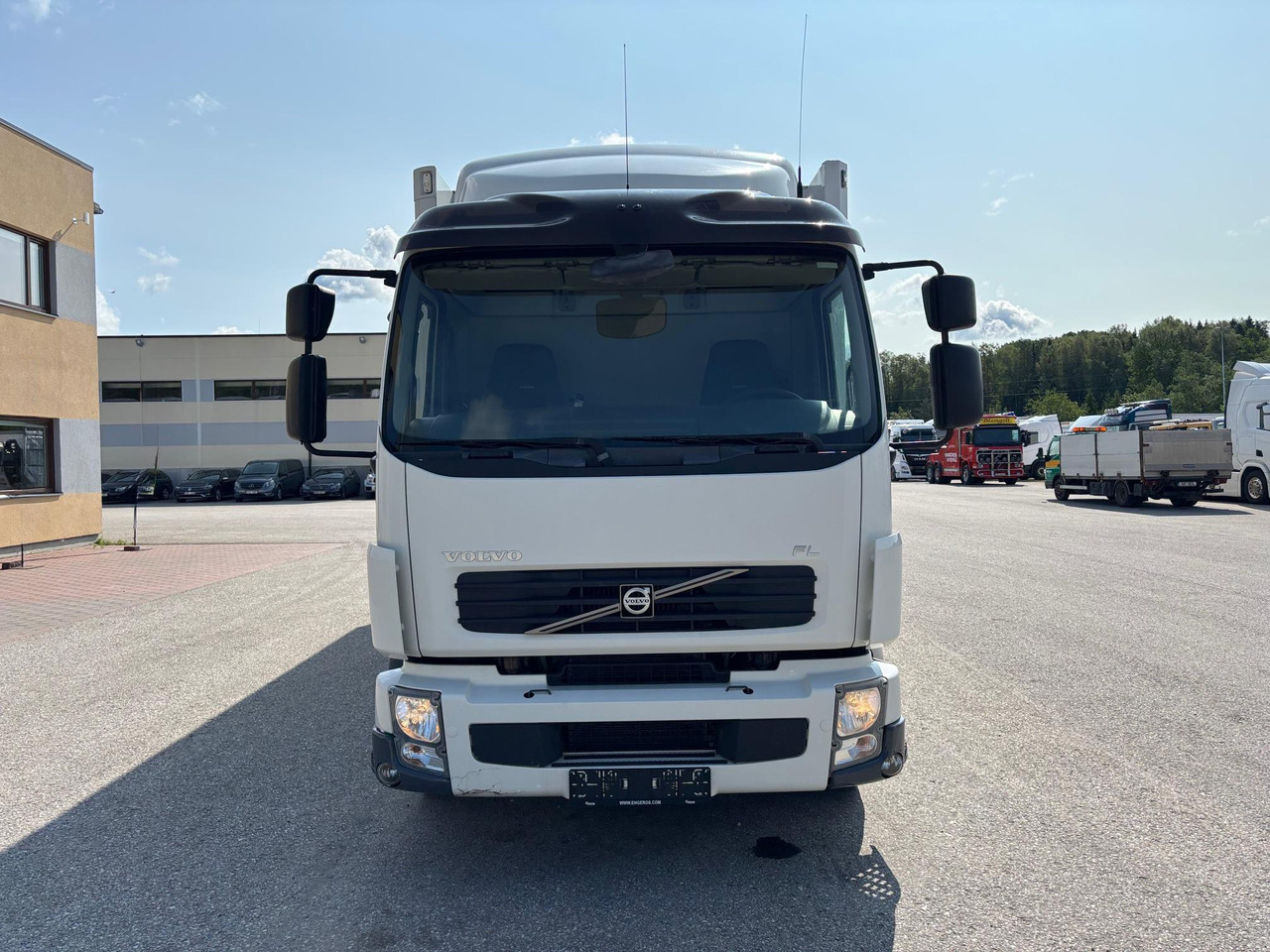 VOLVO FL240 - Caminhão frigorífico: foto 2 VOLVO FL240 - Caminhão frigorífico: foto 2