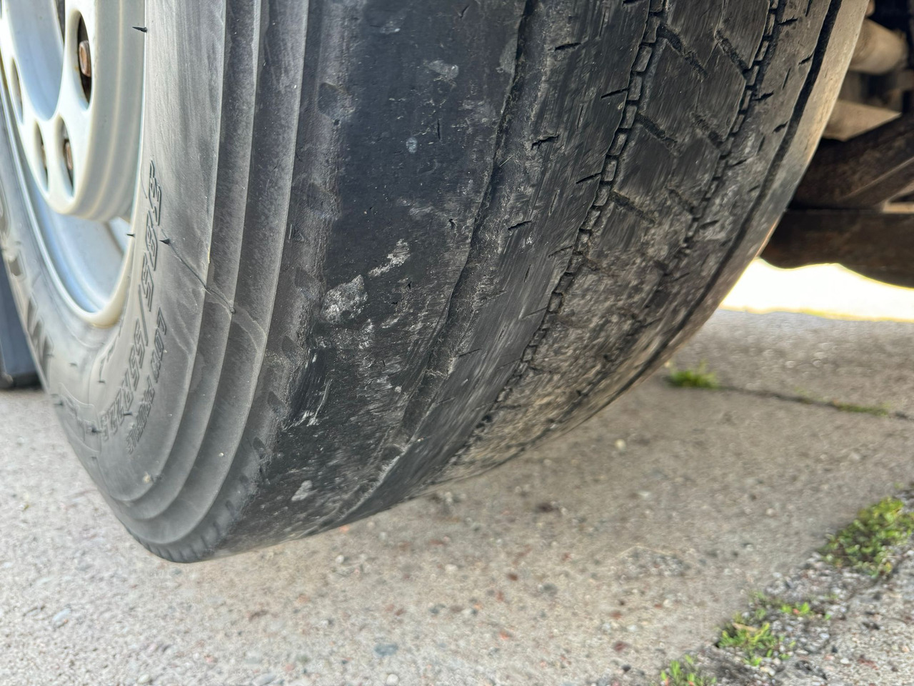 Caminhão frigorífico VOLVO FM330: foto 15