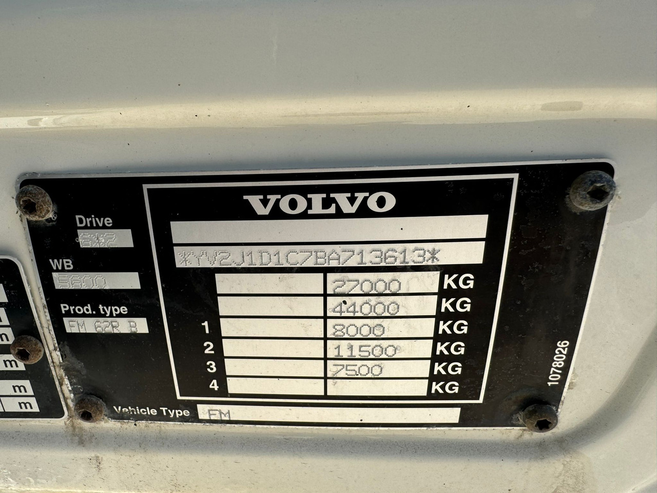 Caminhão frigorífico VOLVO FM330: foto 21