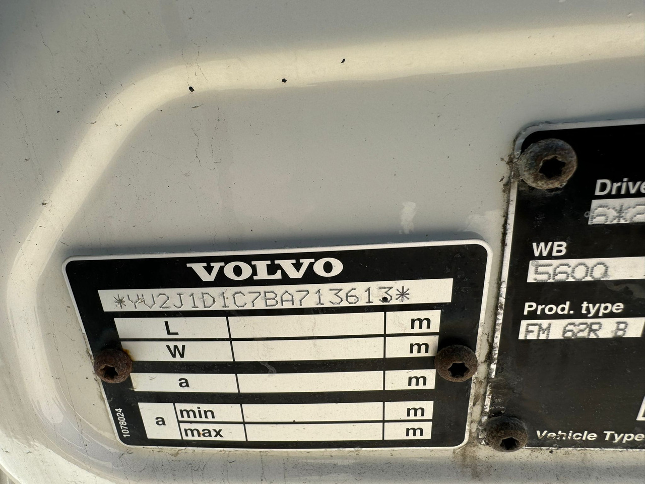 Caminhão frigorífico VOLVO FM330: foto 31