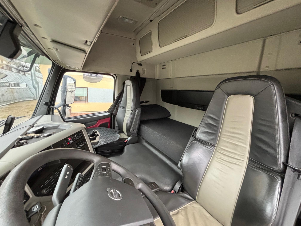 Caminhão frigorífico VOLVO FM500: foto 11