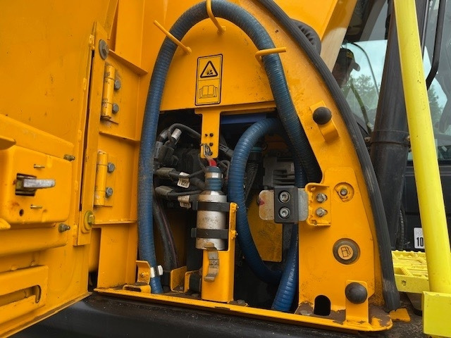 Escavadeira de rodas JCB JS 145 W: foto 12