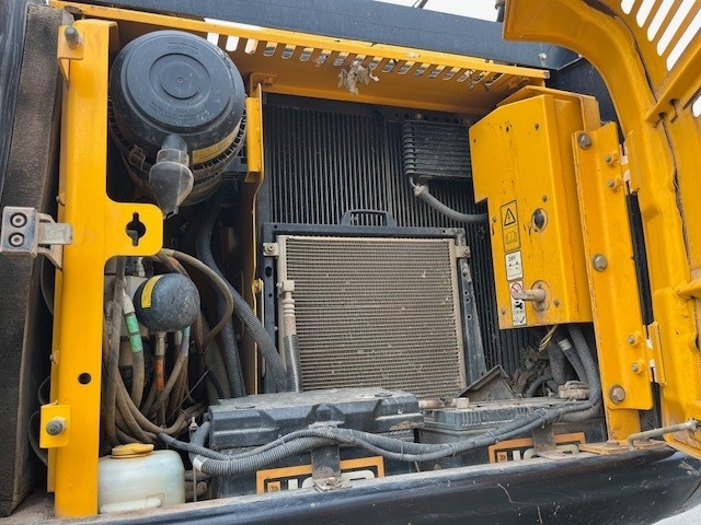 Escavadeira de rodas JCB JS 145 W: foto 13