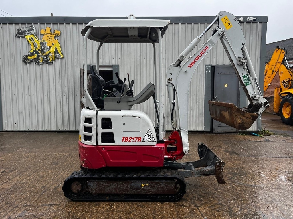 Takeuchi TB 217 R - Mini escavadeira: foto 1 Takeuchi TB 217 R - Mini escavadeira: foto 1