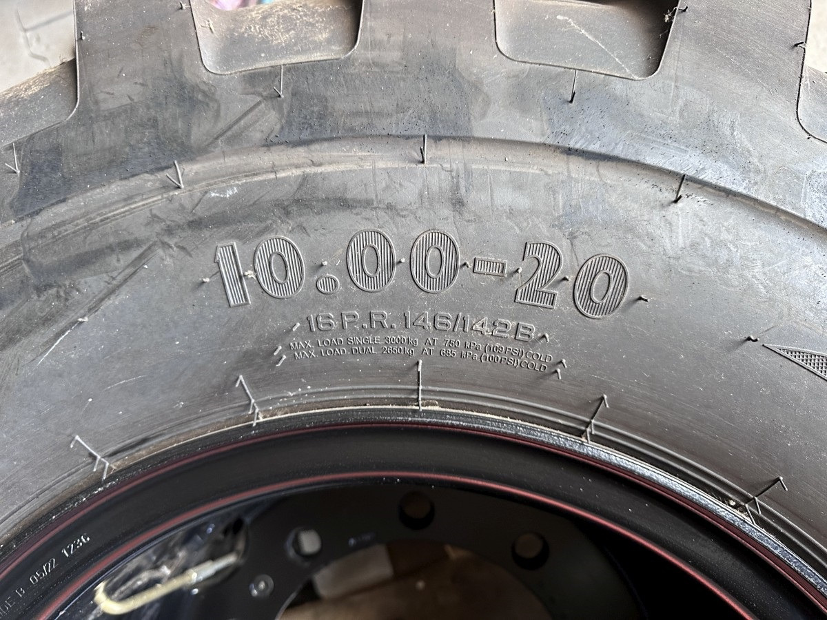 Apollo 10.00 - 20 Apollo Kompletträder - Complet tires - Pneu de Escavadeira de rodas: foto 5 Apollo 10.00 - 20 Apollo Kompletträder - Complet tires - Pneu de Escavadeira de rodas: foto 5
