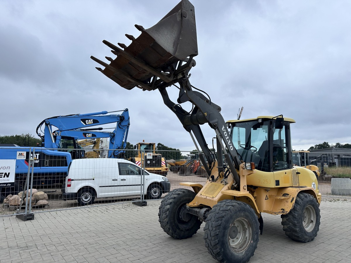 Carregadeira de rodas VOLVO L 30 B PRO 3er Kreis Klappschaufel+Palettengabel: foto 23