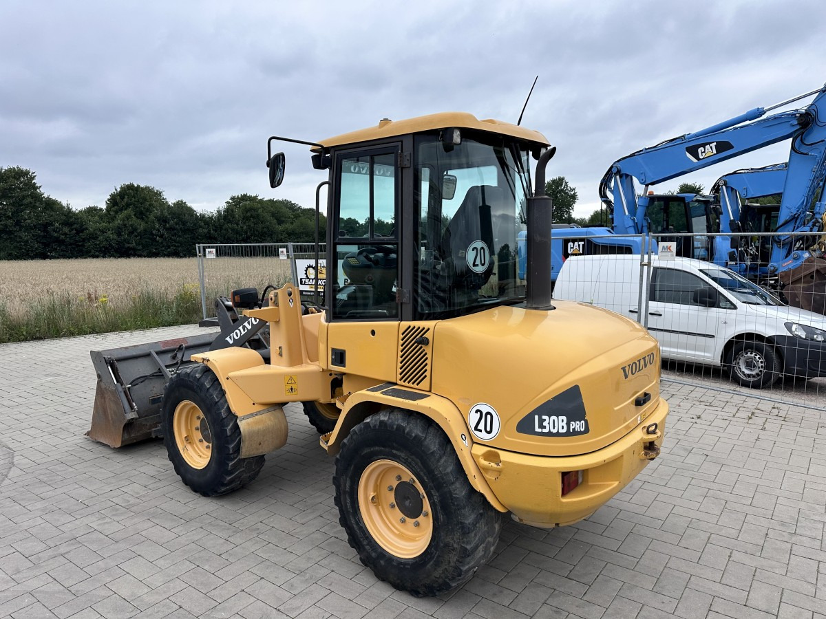 VOLVO L 30 B PRO 3er Kreis Klappschaufel+Palettengabel - Carregadeira de rodas: foto 5 VOLVO L 30 B PRO 3er Kreis Klappschaufel+Palettengabel - Carregadeira de rodas: foto 5