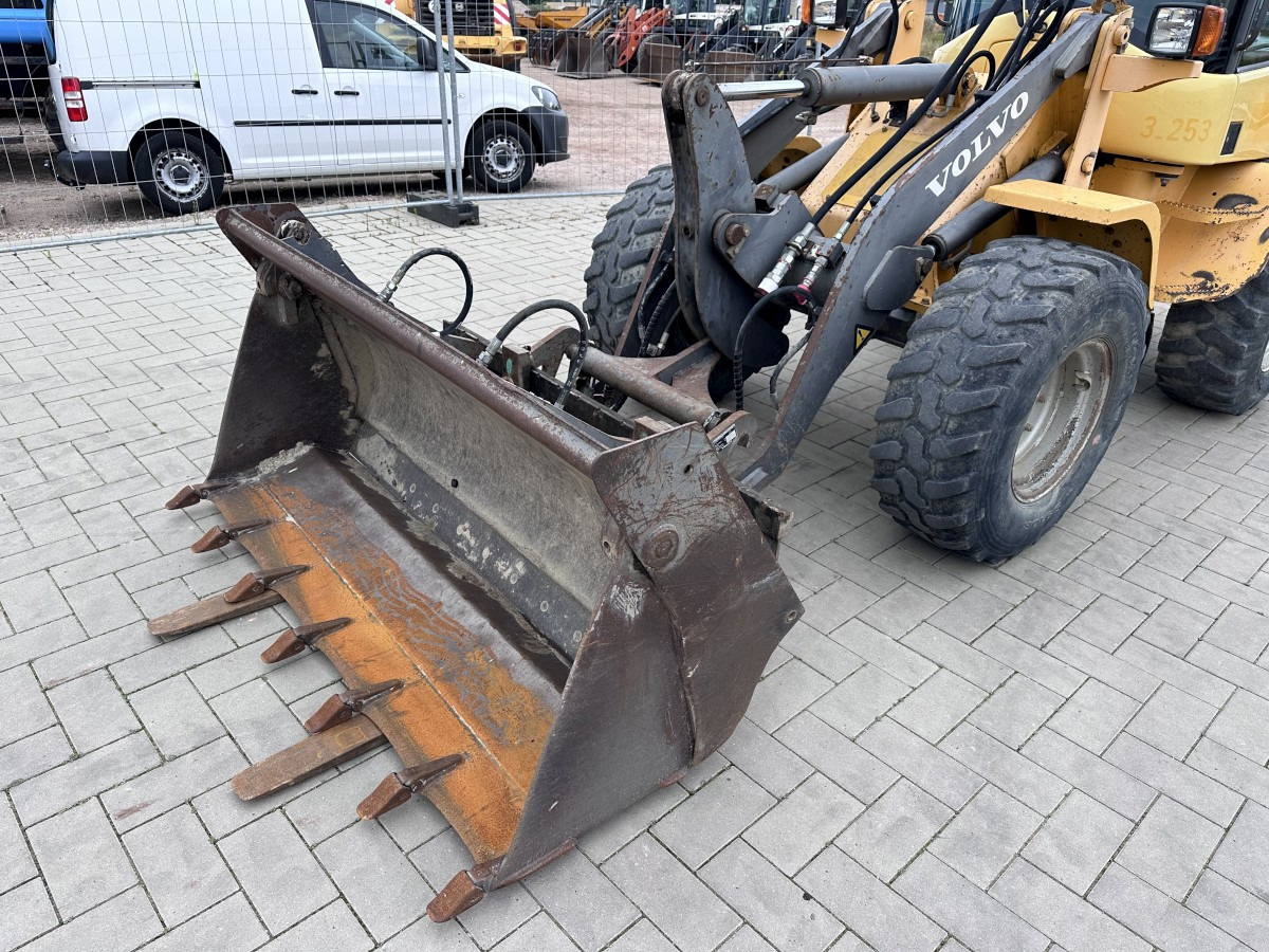 Carregadeira de rodas VOLVO L 30 B PRO 3er Kreis Klappschaufel+Palettengabel: foto 15